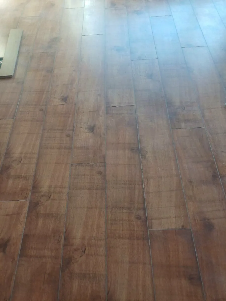 Laminate flooring - Image 1