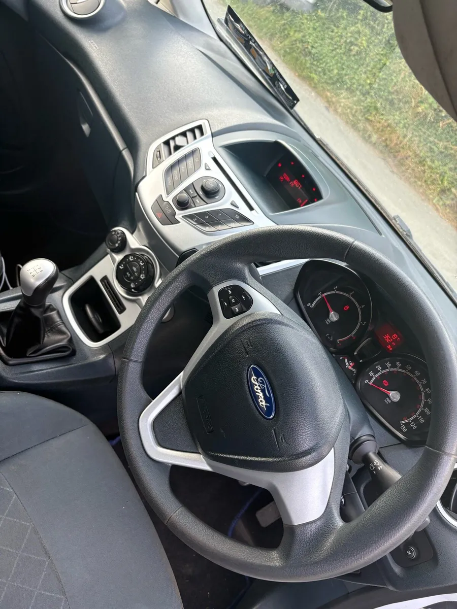 2011 ford fiesta - Image 4