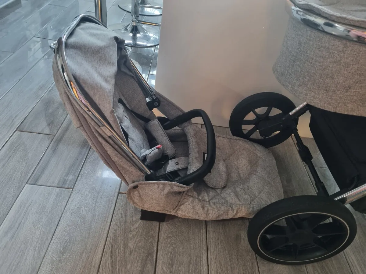 Pram - Image 2