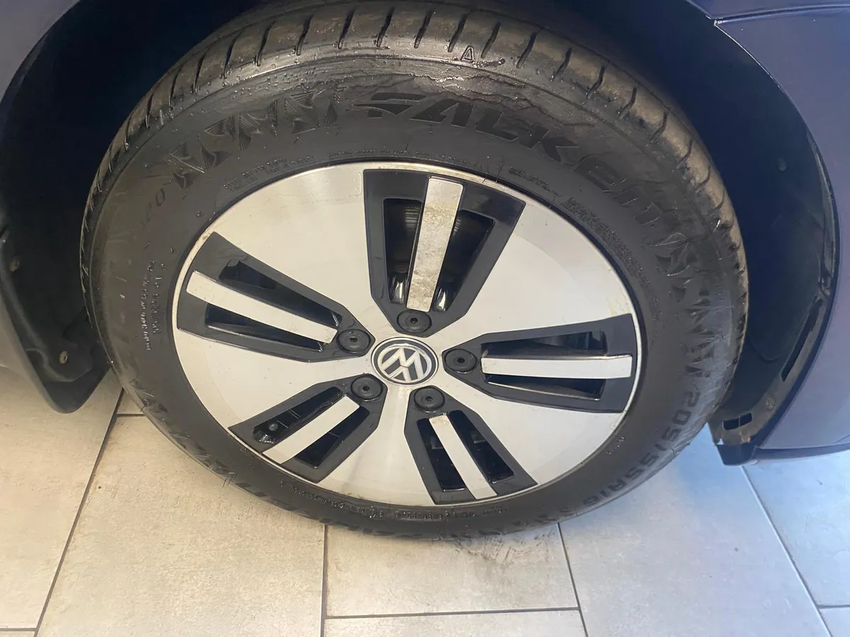 Volkswagen E Golf with full leather - Image 3