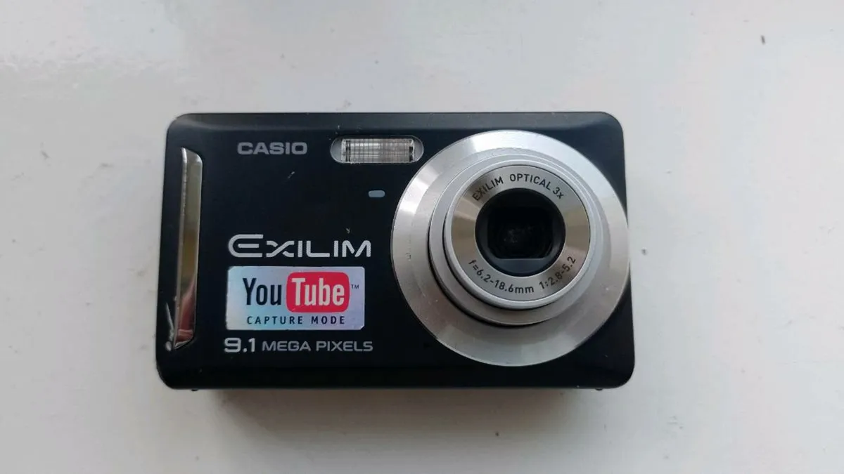 Casio Z19 Digital Camera - Image 2