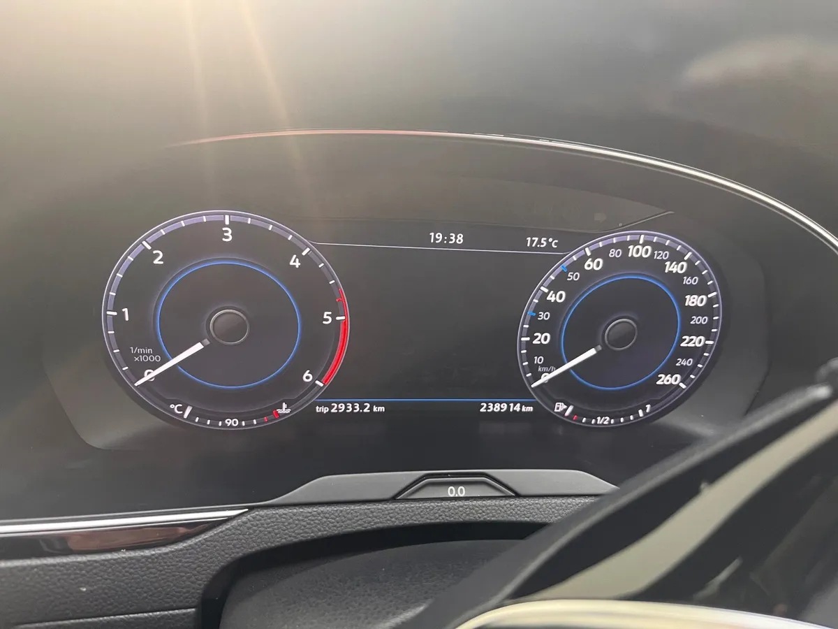 Volkswagen Passat 2016 - Image 3