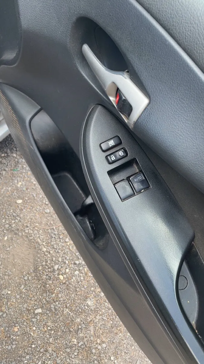 Toyota Corolla - Image 4