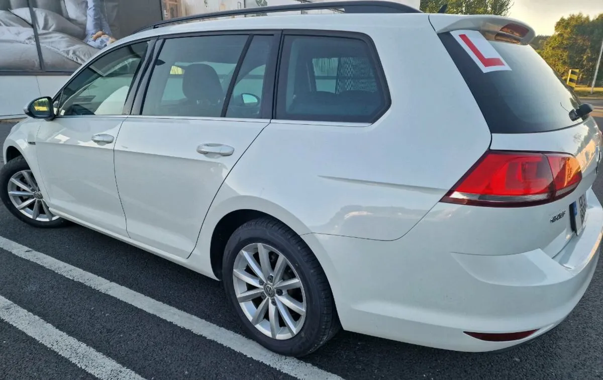 2015 Volkswagen Golf 1.2L Automatic Like new - Image 2