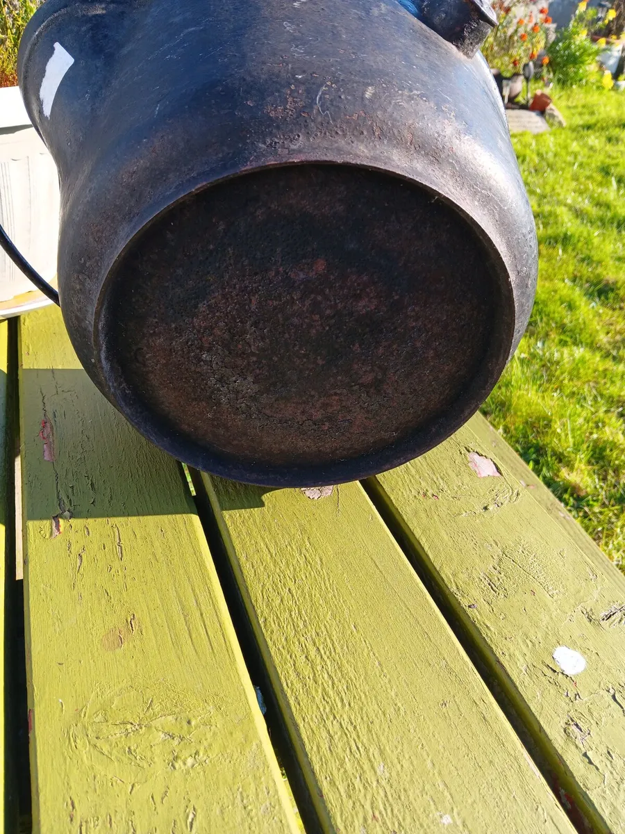 Antique pots - Image 2