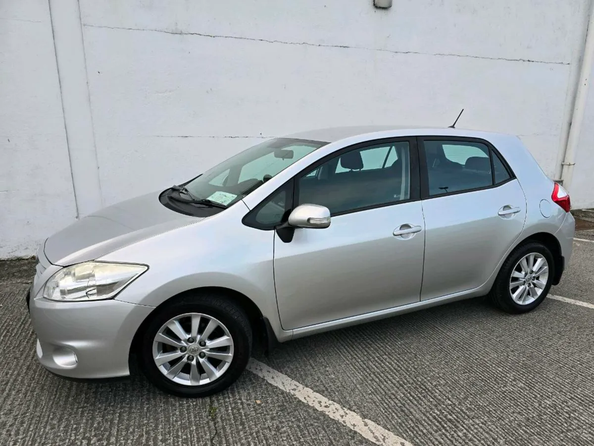 Toyota Auris 2011 Immaculate condition - Image 2