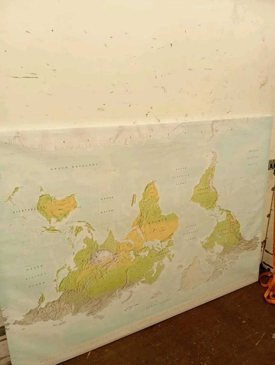 Large world map - Image 1