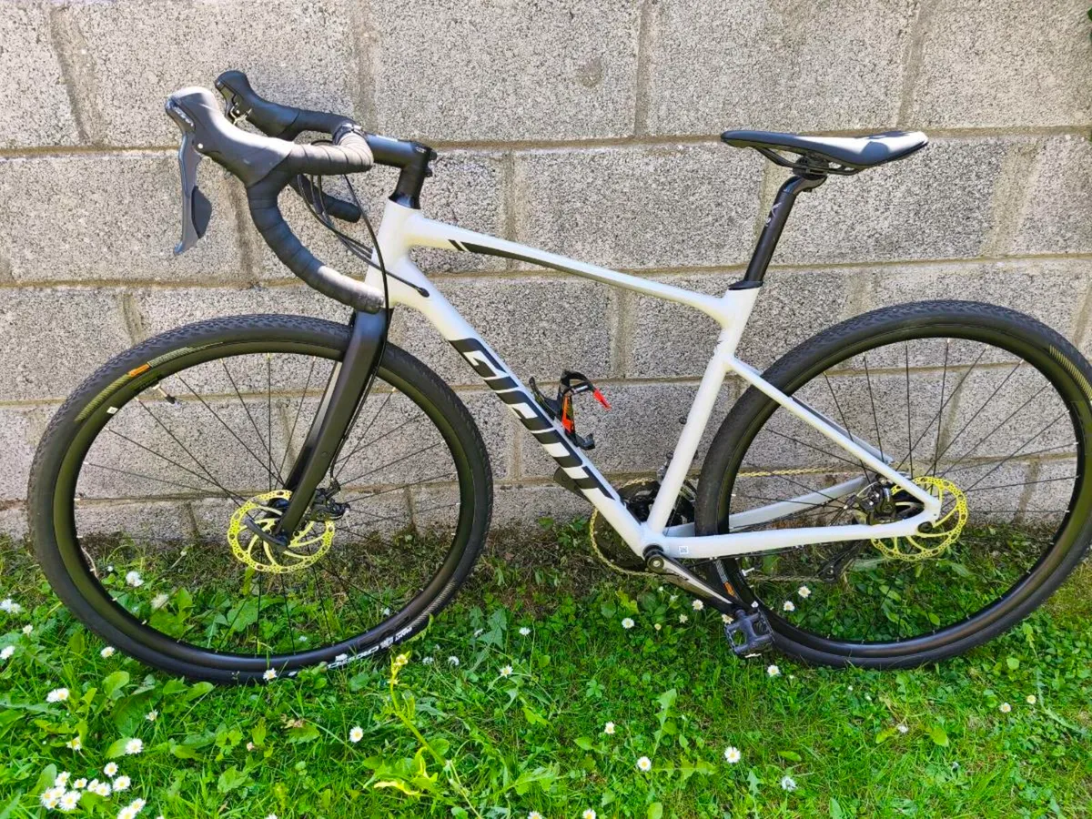 Giant Revolt gravel as new - Image 1
