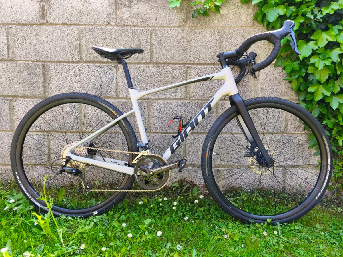 Giant Revolt gravel as new - Image 2