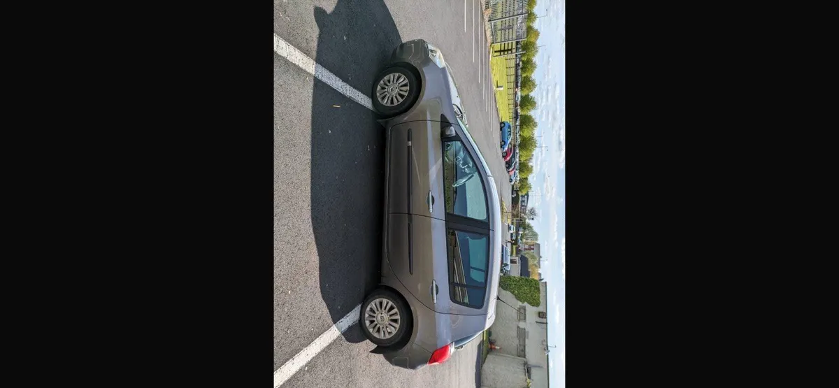 Renault Clio 2011 - Image 1