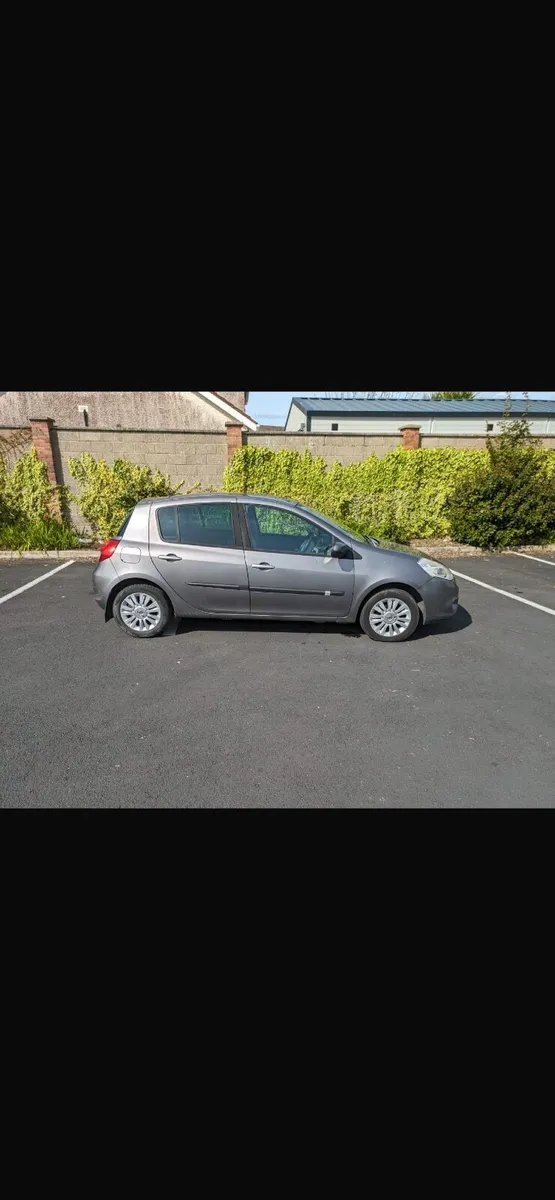 Renault Clio 2011 - Image 2
