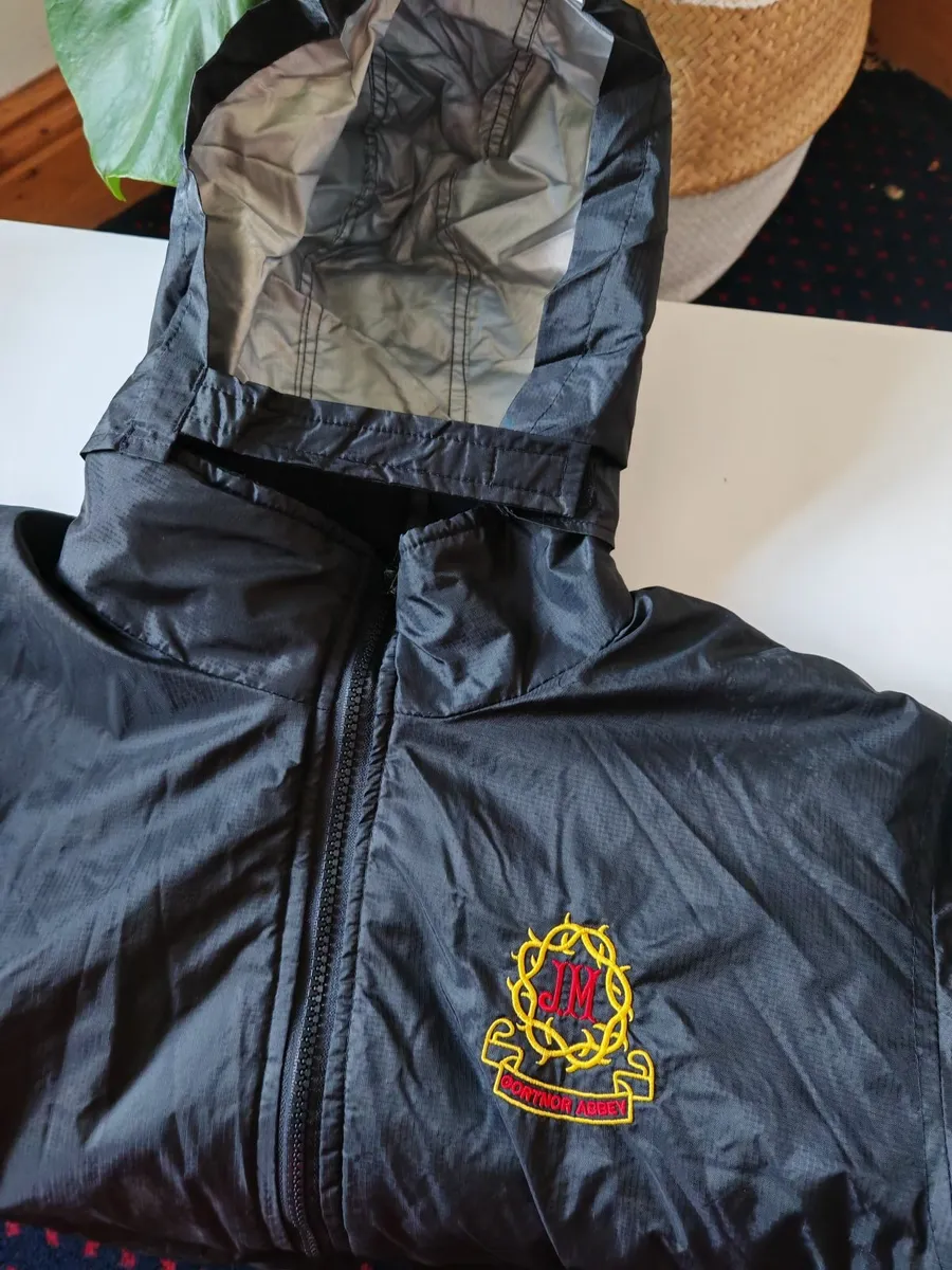 Gortnor Abbey school jacket with crest - Image 1