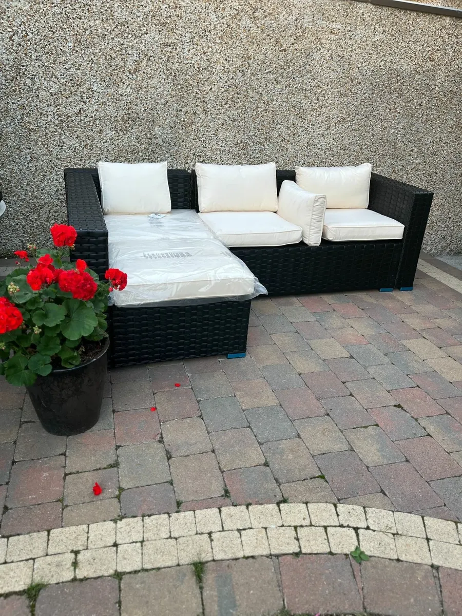 Rattan garden furniture - Image 4