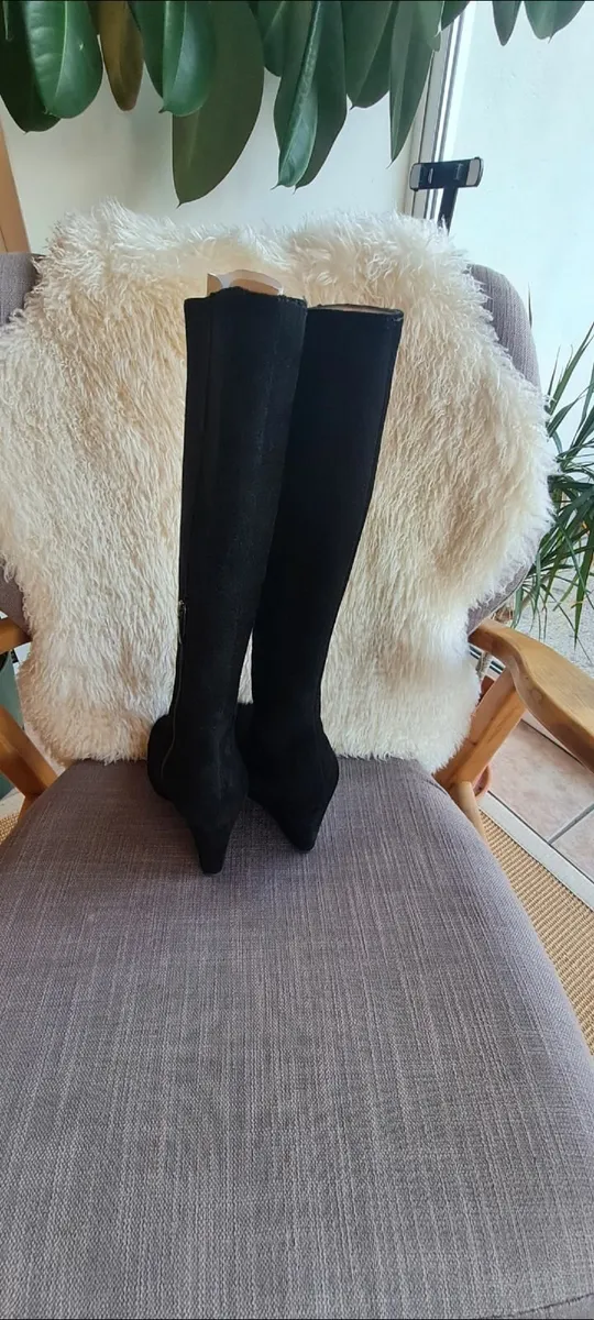 Boots - Image 2