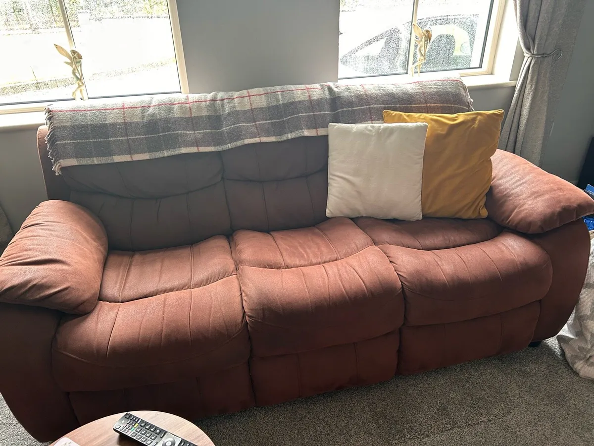 3 seater couch - Image 1