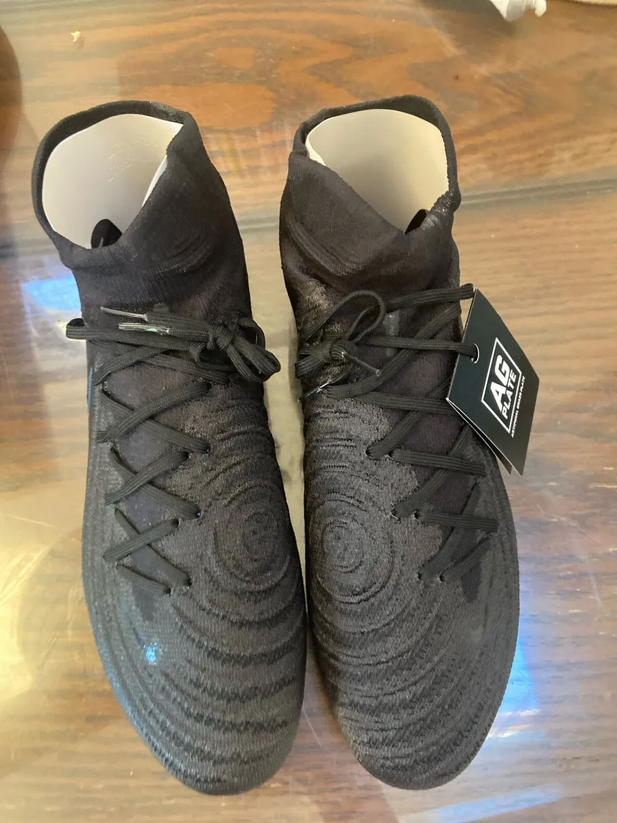 Nike boots - Image 1