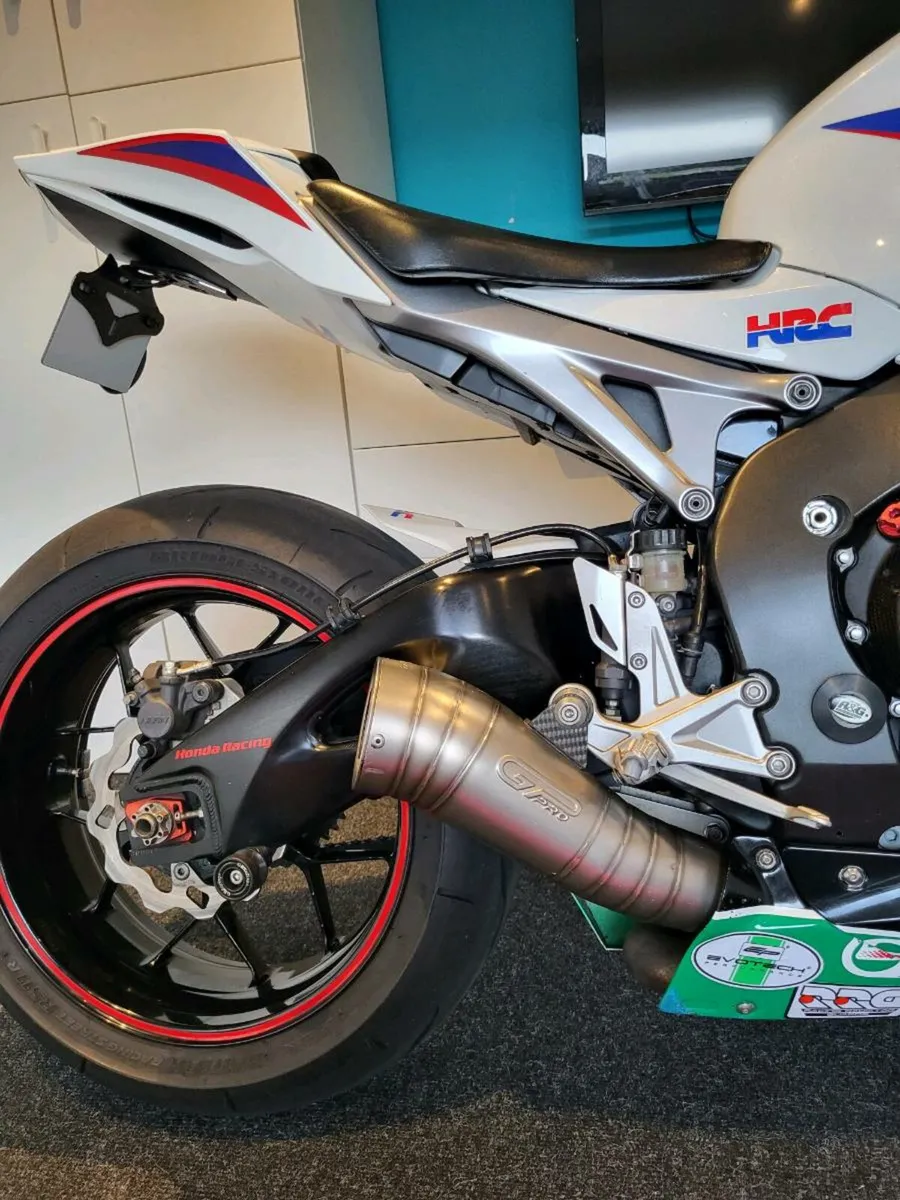 HONDA CBR1000RR 20TH ANNIVERSARY - Image 4