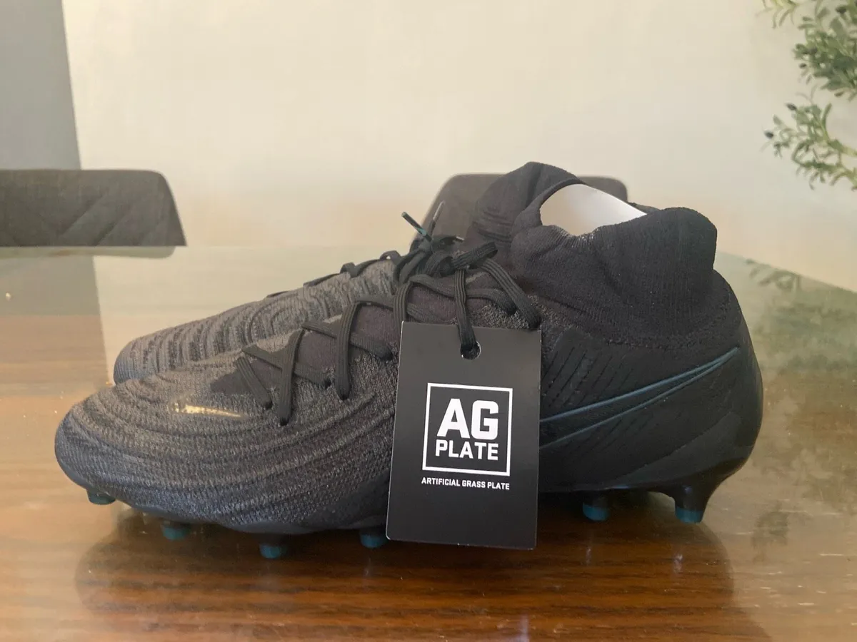 Nike boots - Image 2