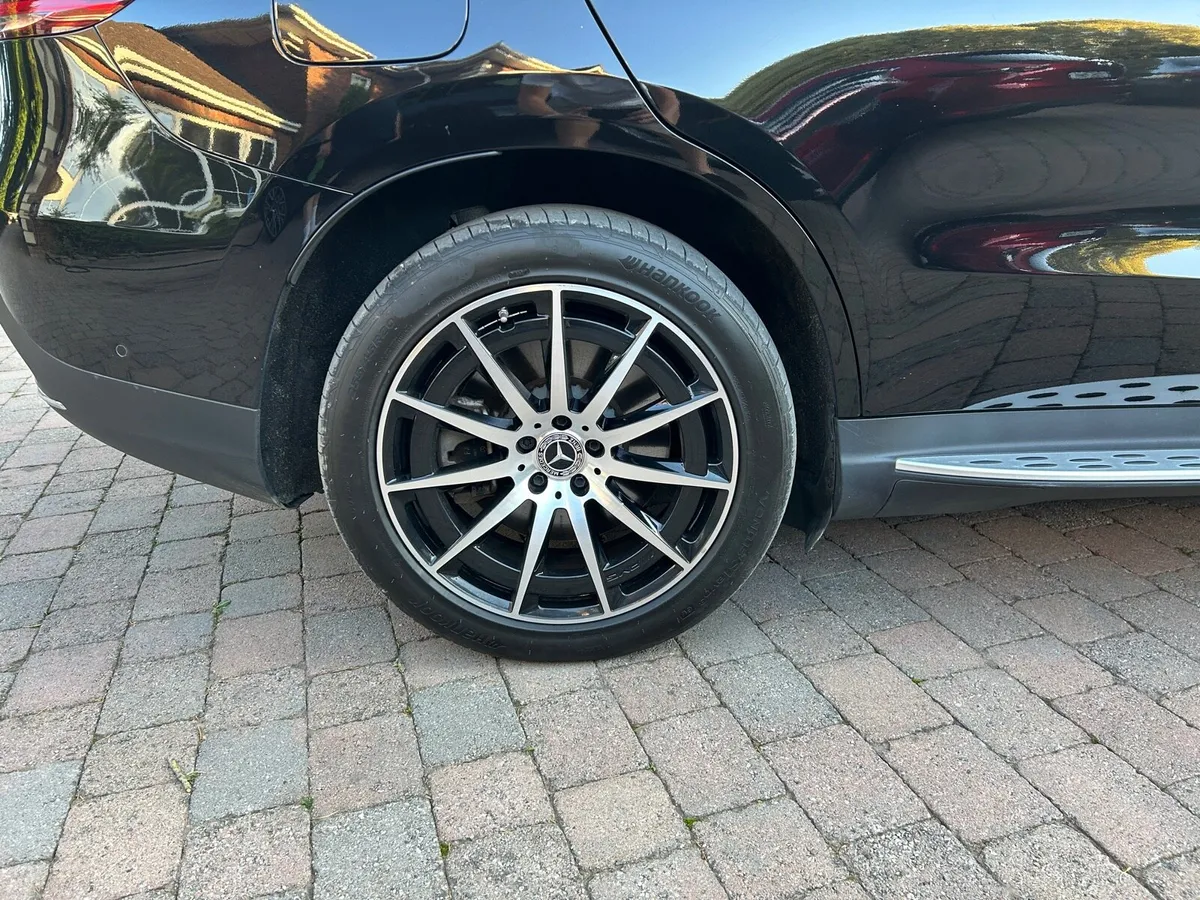2022 Mercedes Benz  EQC 400 AMG - Image 4
