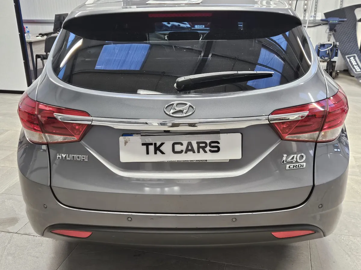 17 HYUNDAI I40 SE NAV BUS B/D  ESTATE EDITION - Image 4