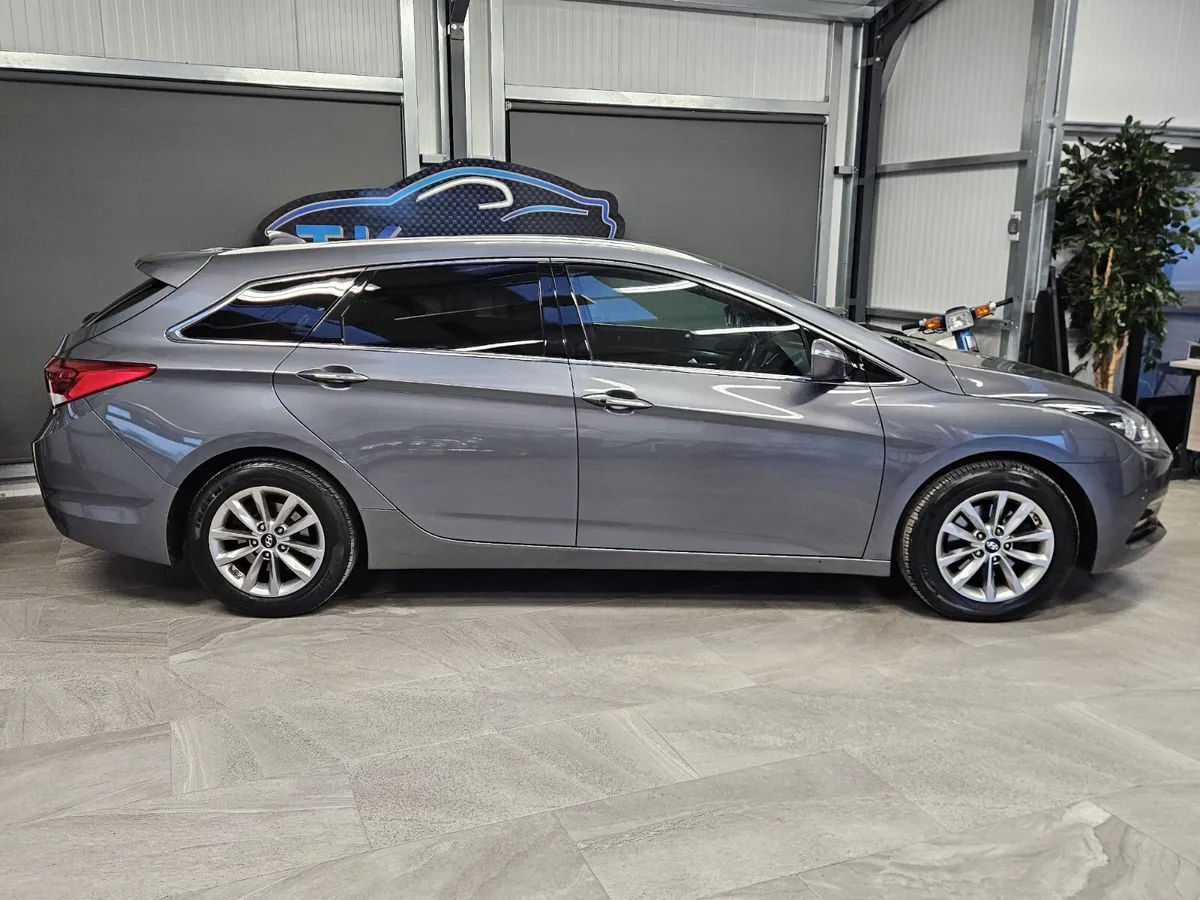 17 HYUNDAI I40 SE NAV BUS B/D  ESTATE EDITION - Image 2
