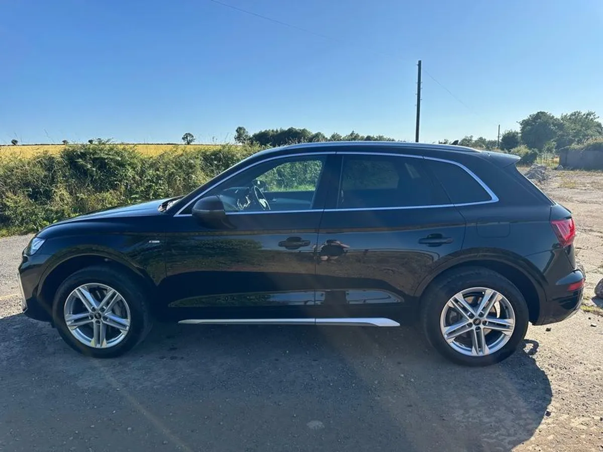 2021  Audi Q5 Tfsie 50 299HP  Quattro Sline - Image 2