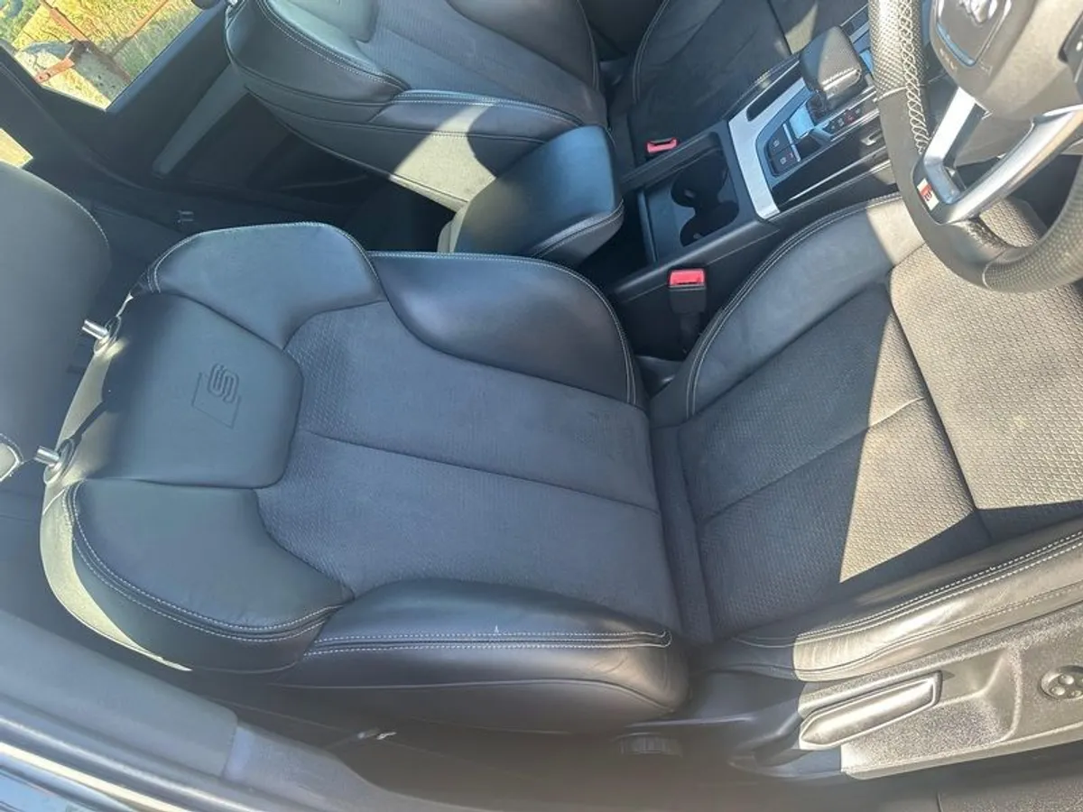 2021  Audi Q5 Tfsie 50 299HP  Quattro Sline - Image 3