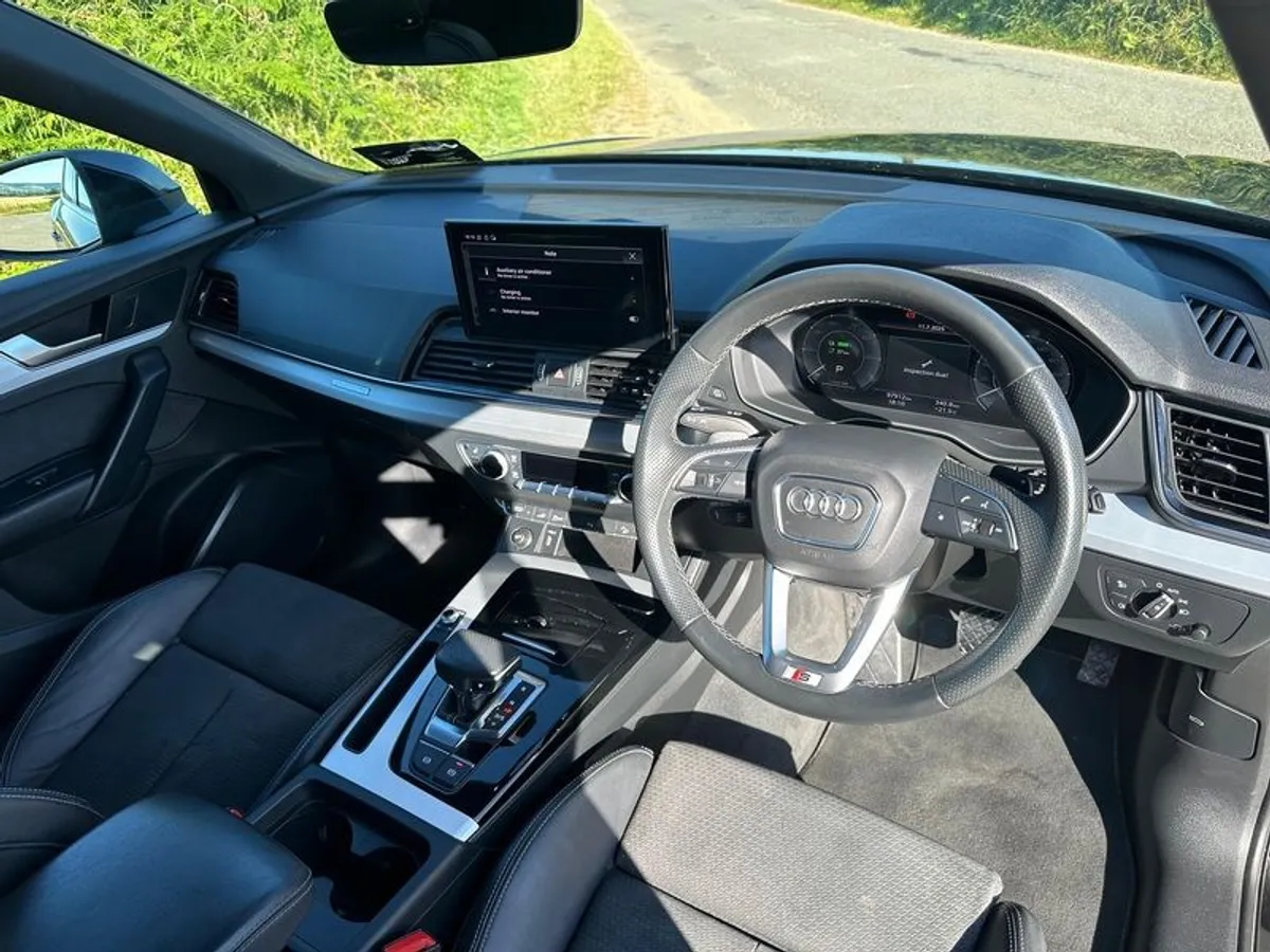 2021  Audi Q5 Tfsie 50 299HP  Quattro Sline - Image 4