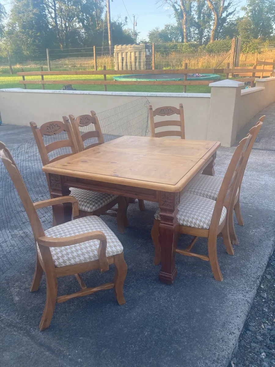 Table & 6 chairs - Image 1