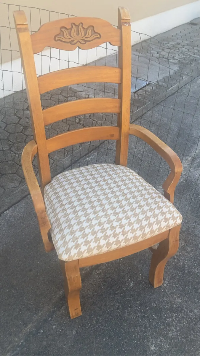 Table & 6 chairs - Image 3