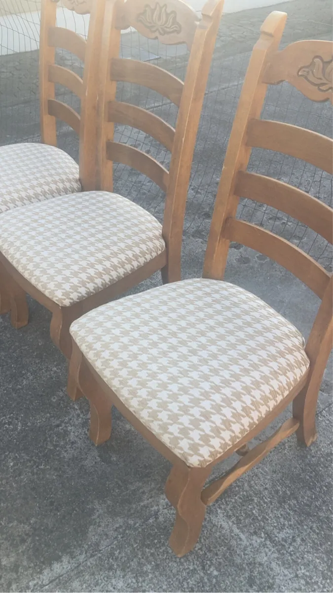Table & 6 chairs - Image 4