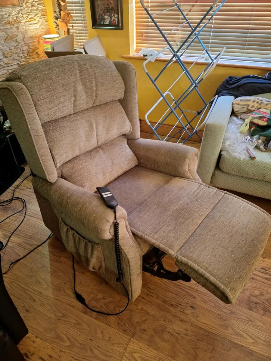 Dual motor riser recliner electric armchair - Image 1