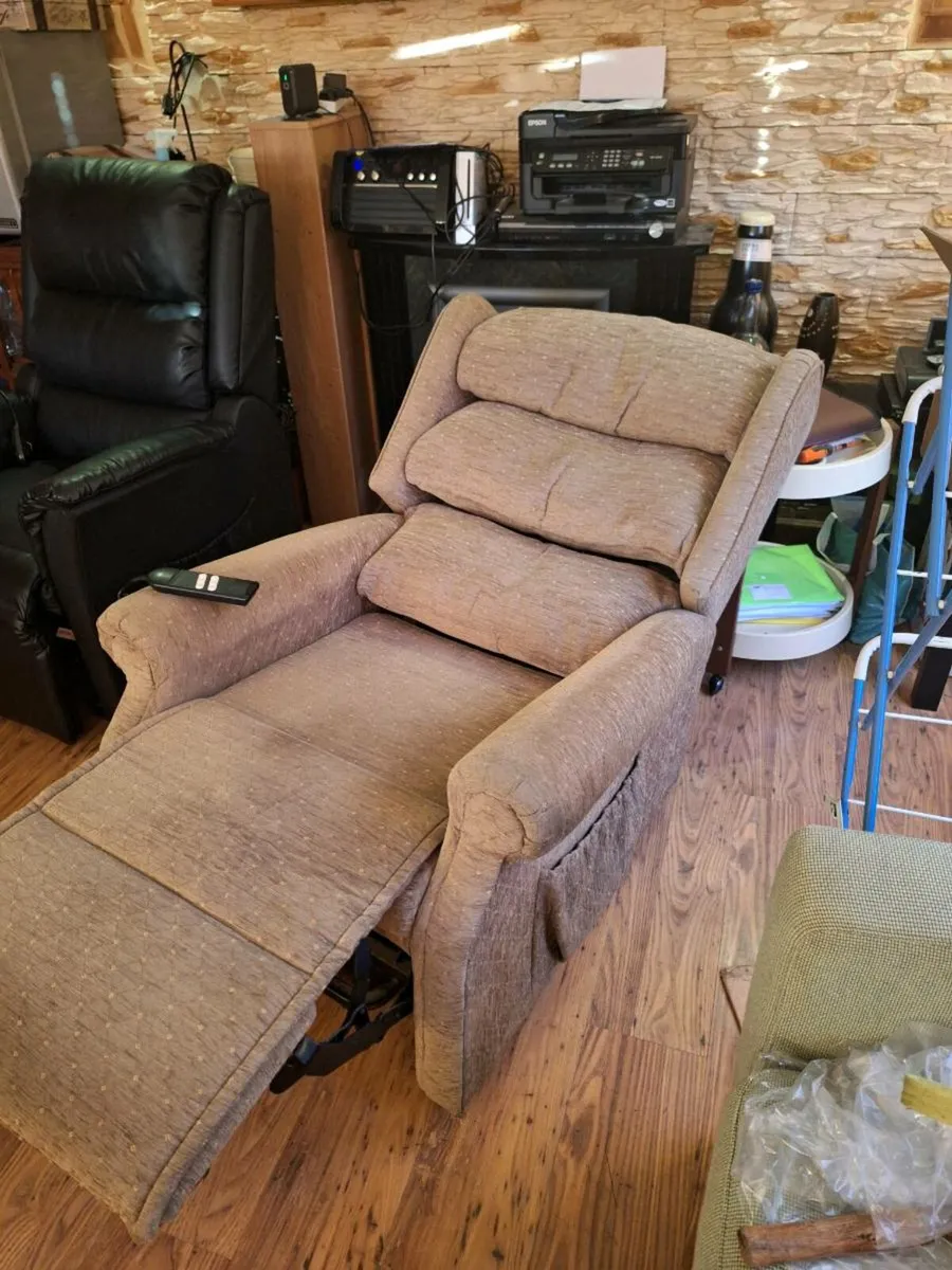 Dual motor riser recliner electric armchair - Image 2