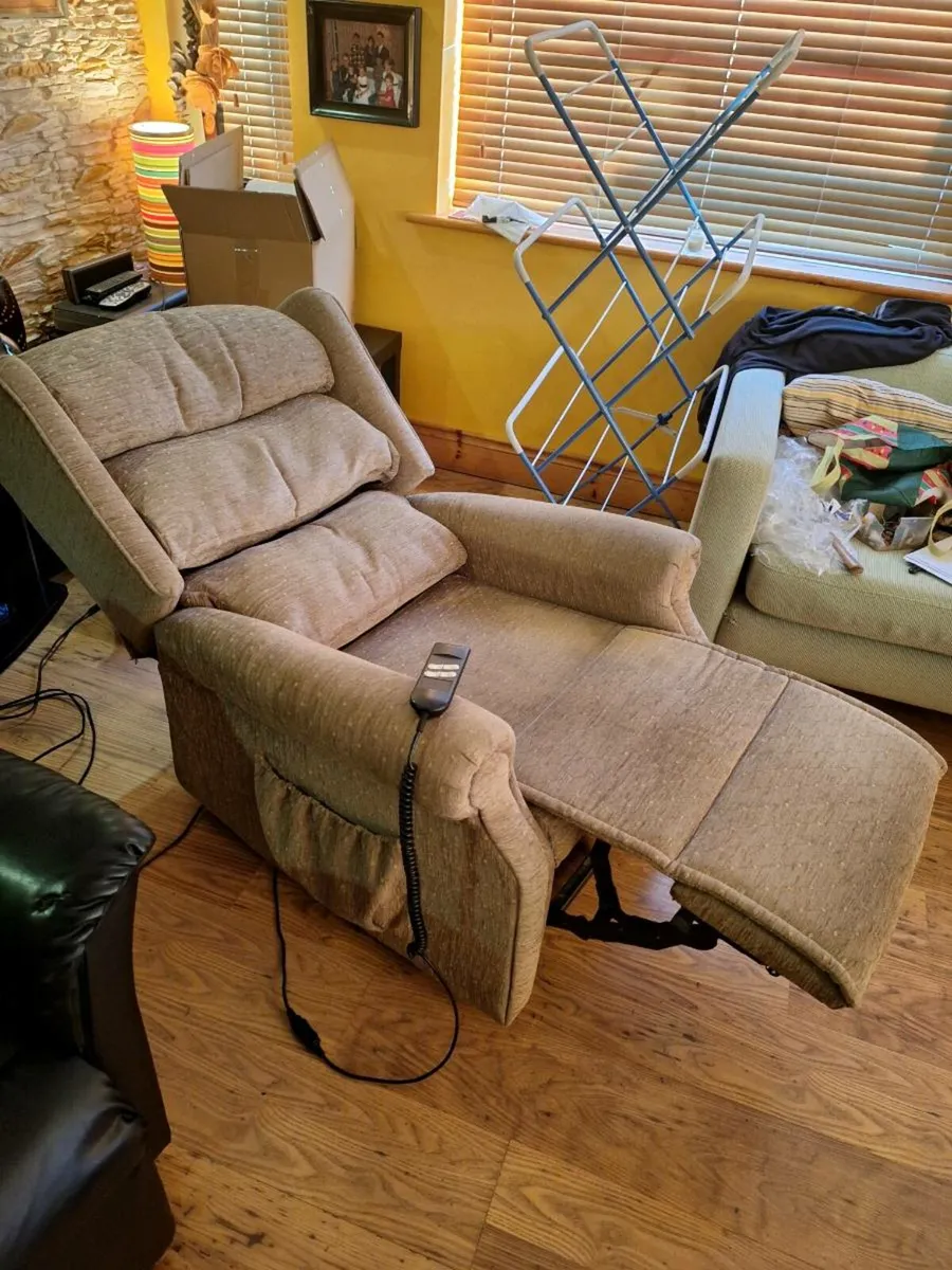 Dual motor riser recliner electric armchair - Image 3