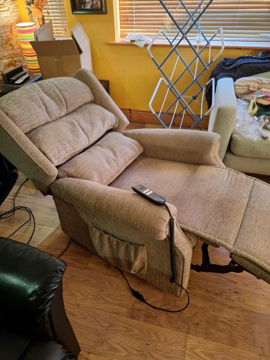 Dual motor riser recliner electric armchair - Image 4