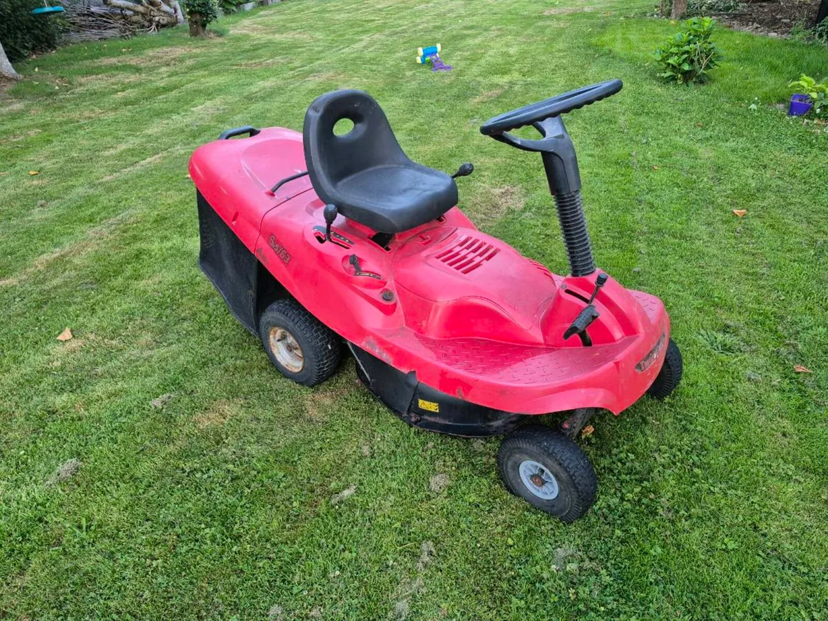 Castlegarden ride on mower - Image 1