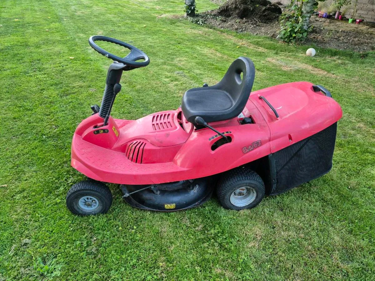 Castlegarden ride on mower - Image 2