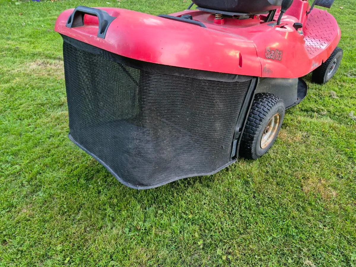 Castlegarden ride on mower - Image 4