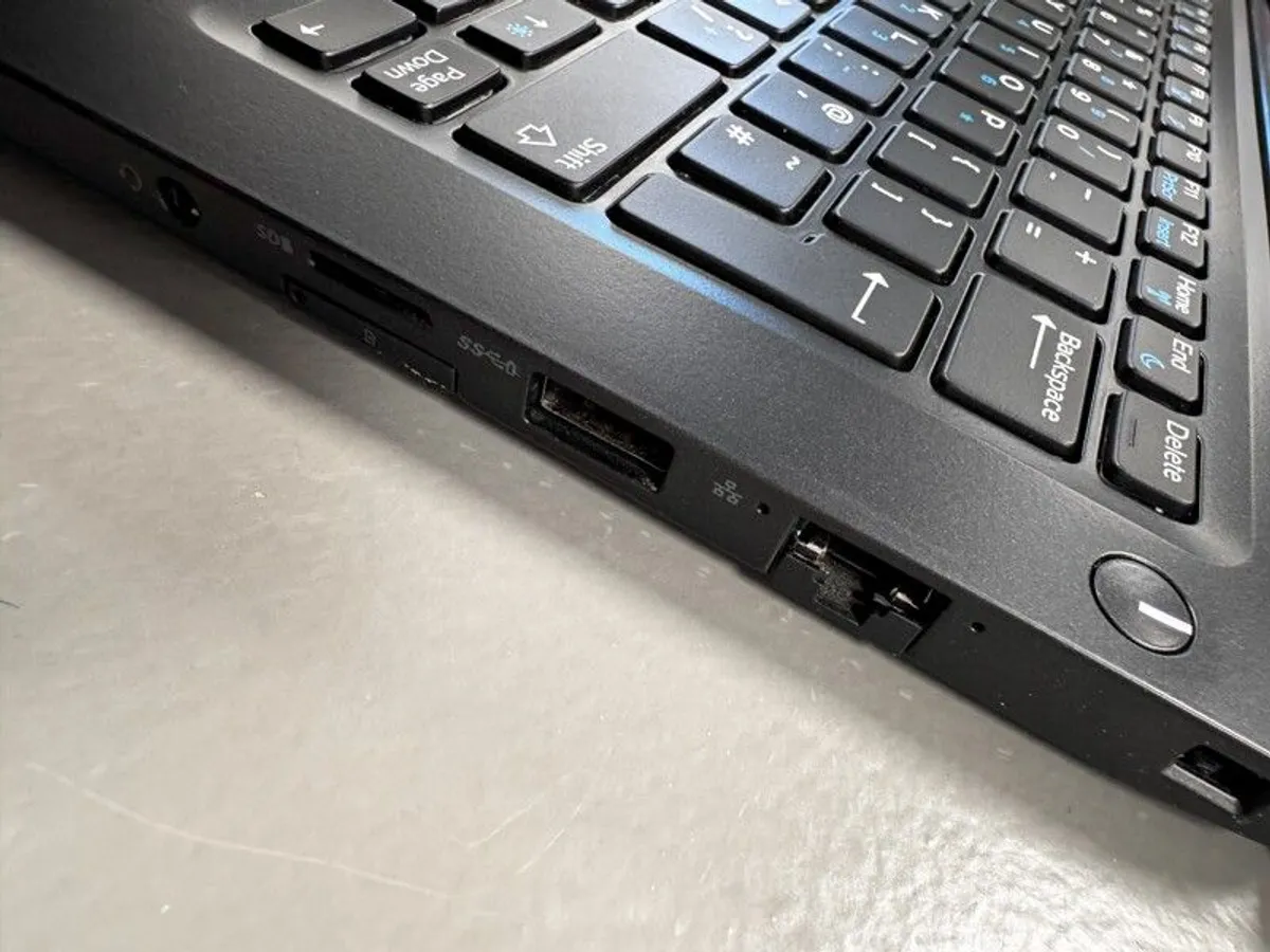 Dell Latitude 7390 i7 - Image 4