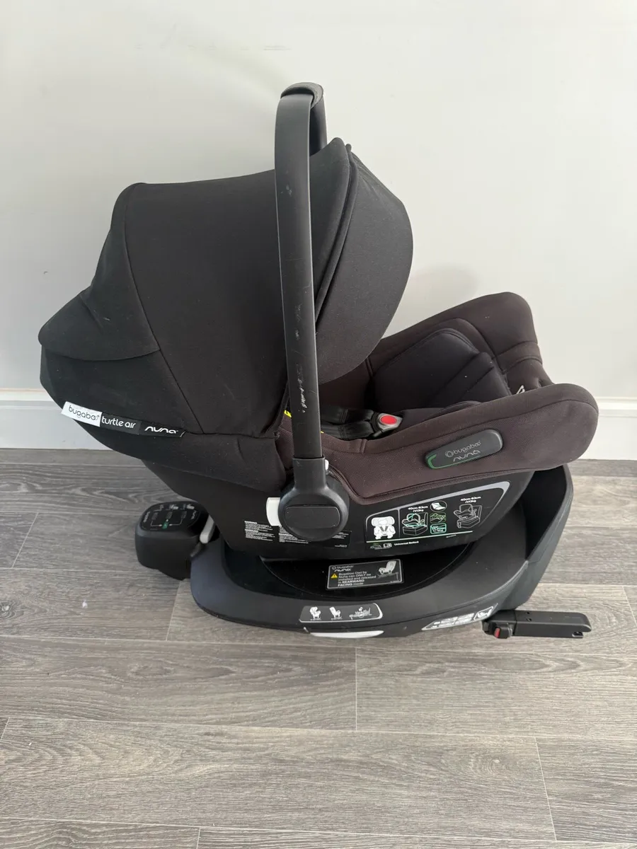 Bugaboo car seat isofix - Image 1