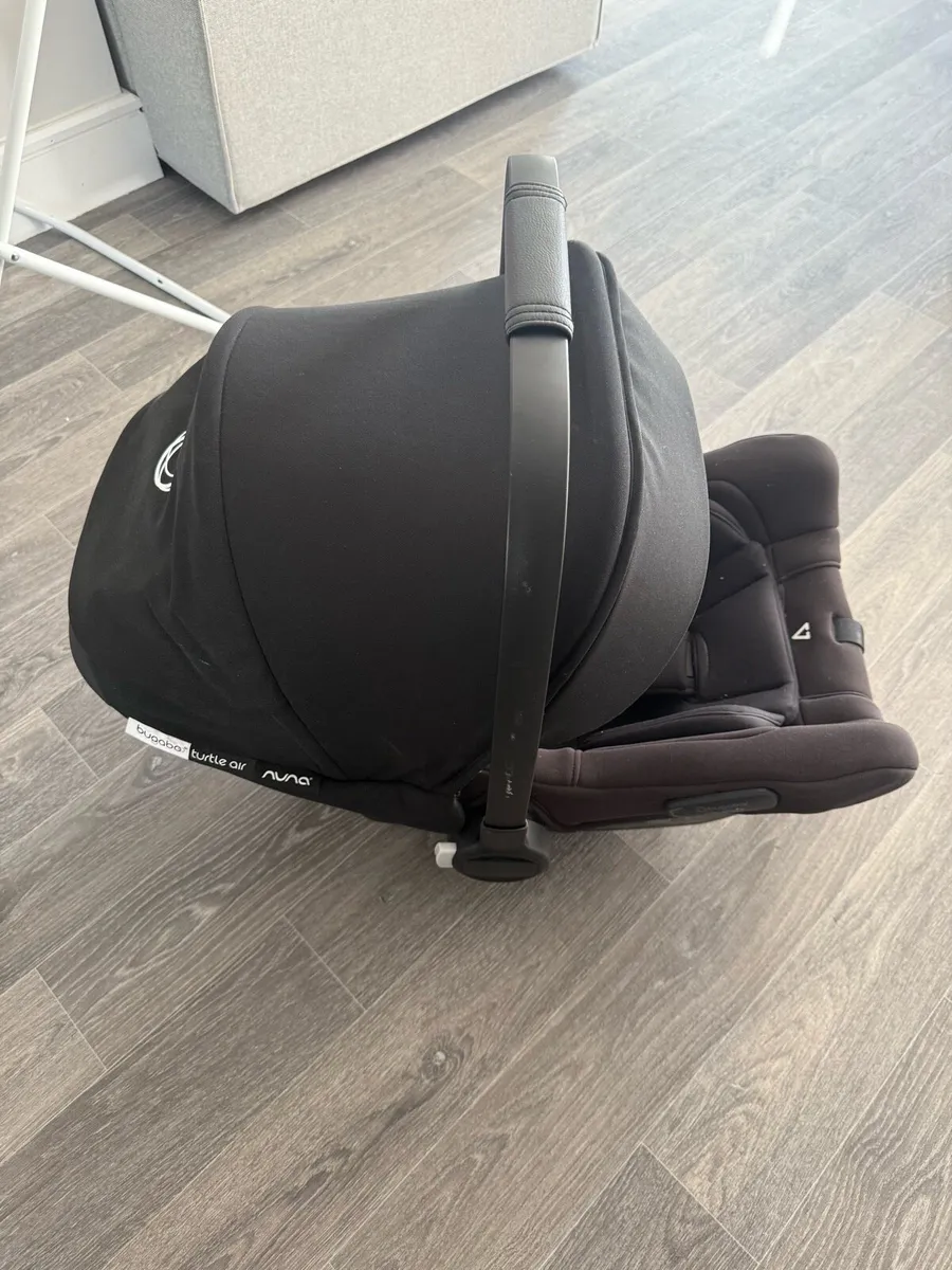 Bugaboo car seat isofix - Image 2