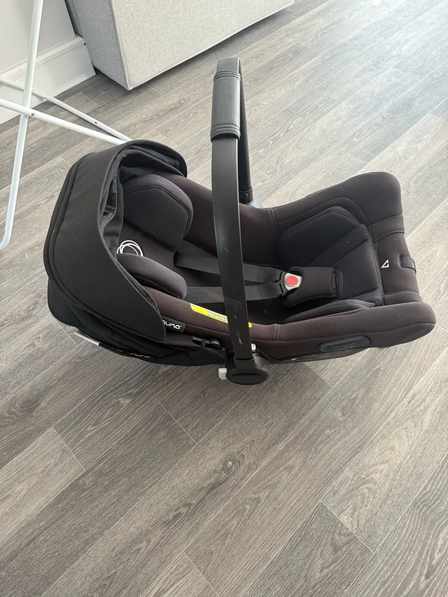 Bugaboo car seat isofix - Image 3