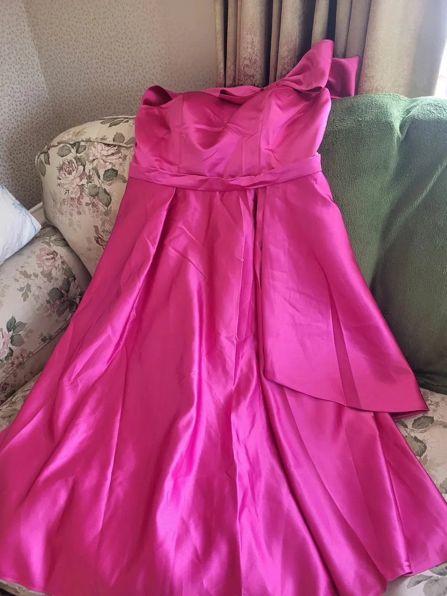 NEW DRESS Special Occasion NEVER WORN - Image 4
