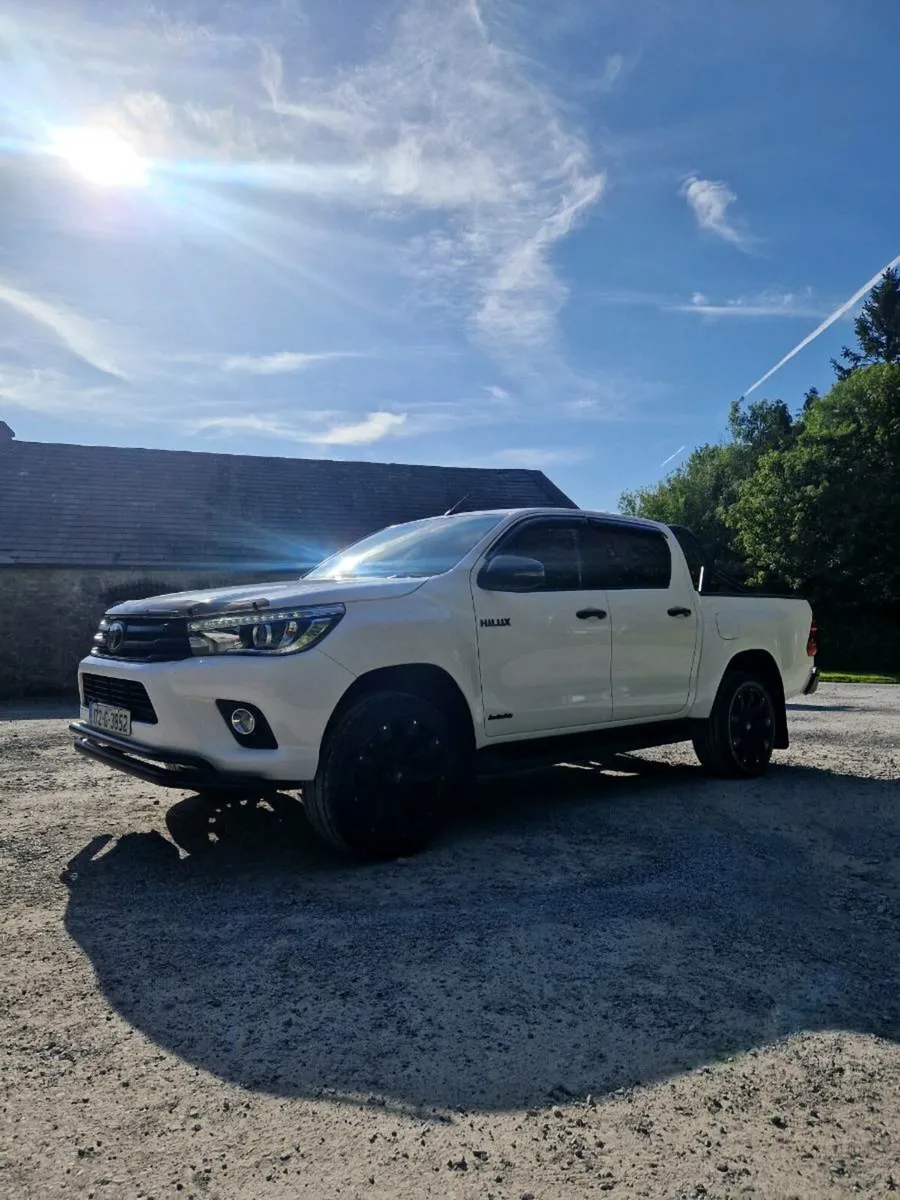 Toyota Hilux Invincible - Image 1
