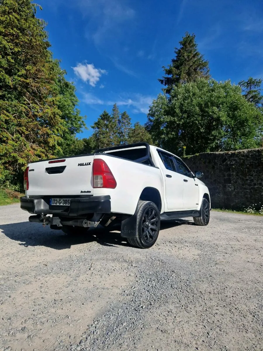 Toyota Hilux Invincible - Image 2