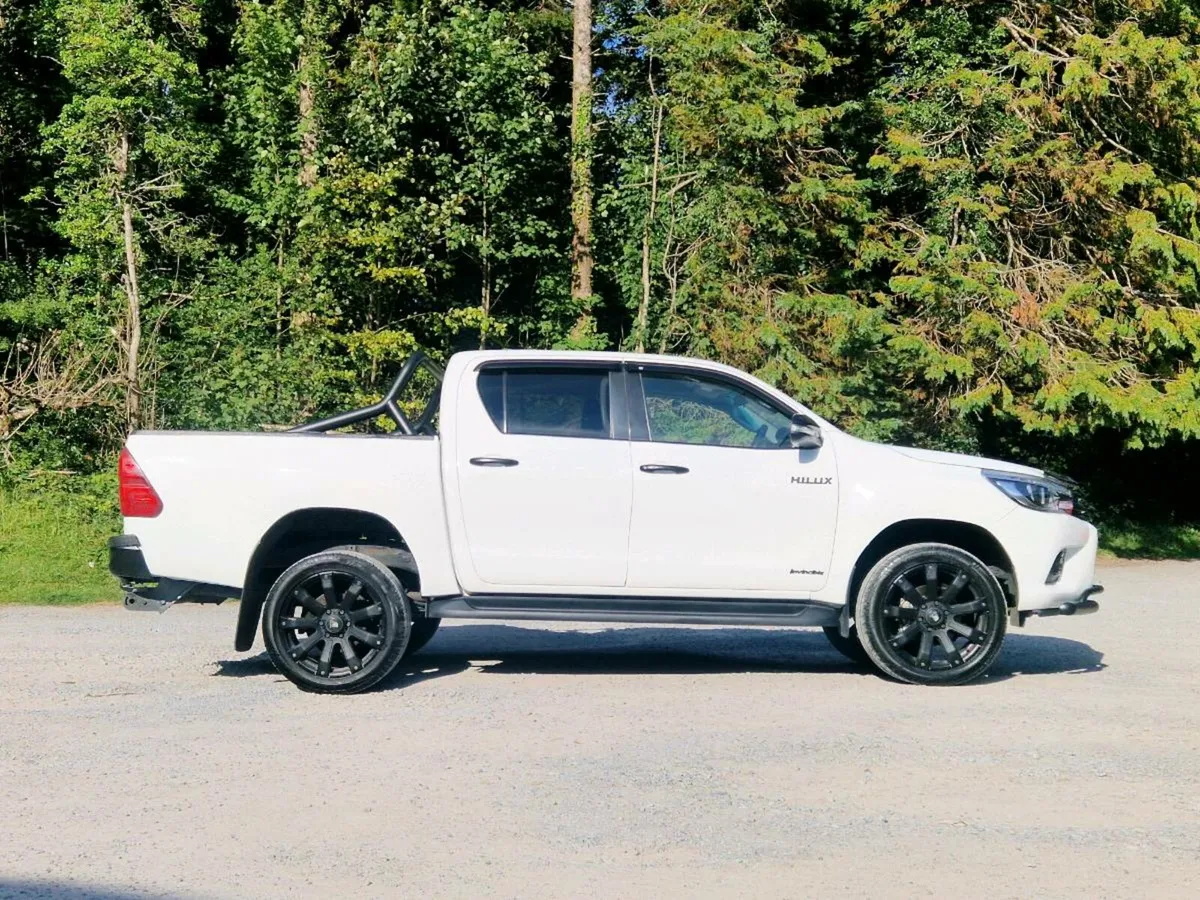 Toyota Hilux Invincible - Image 3