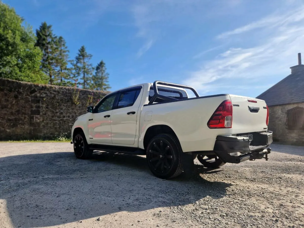 Toyota Hilux Invincible - Image 4