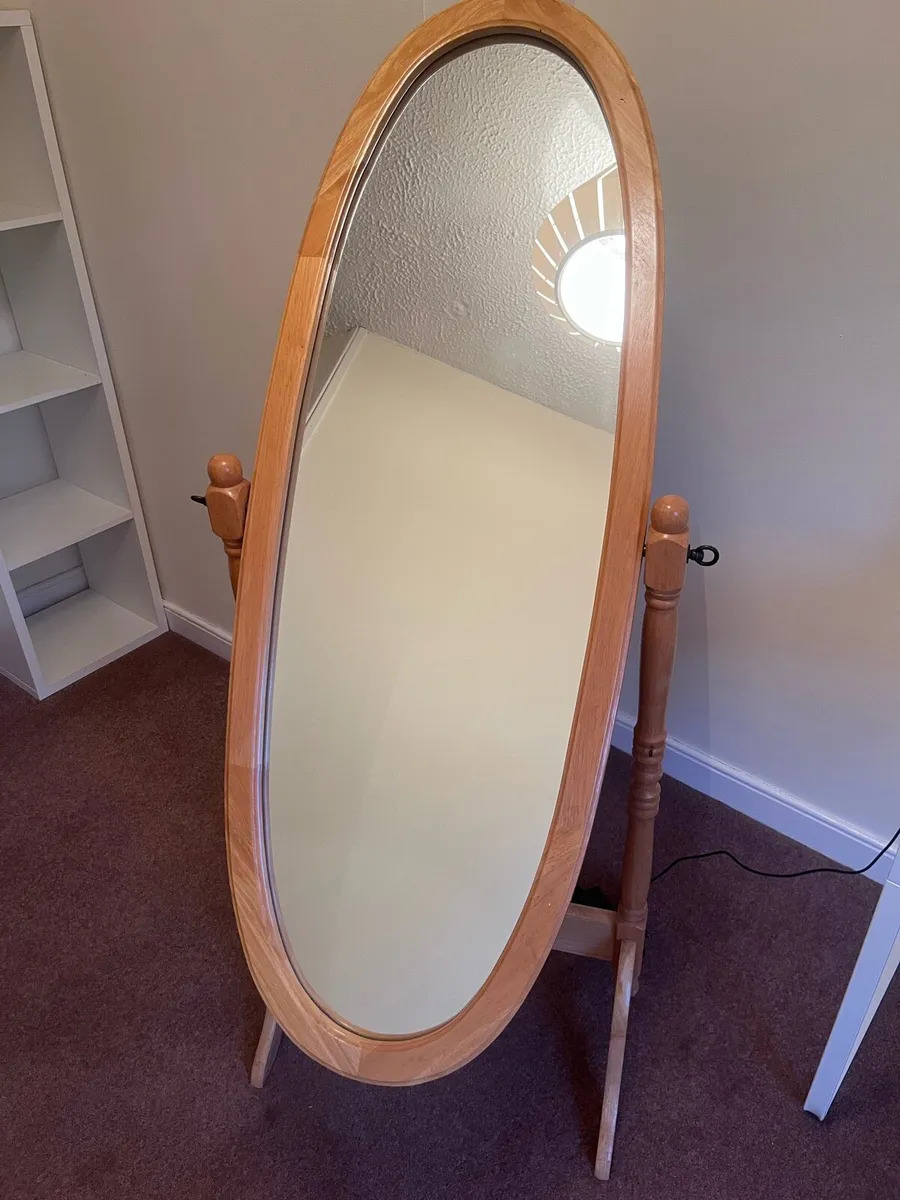 Free standing mirror - Image 1