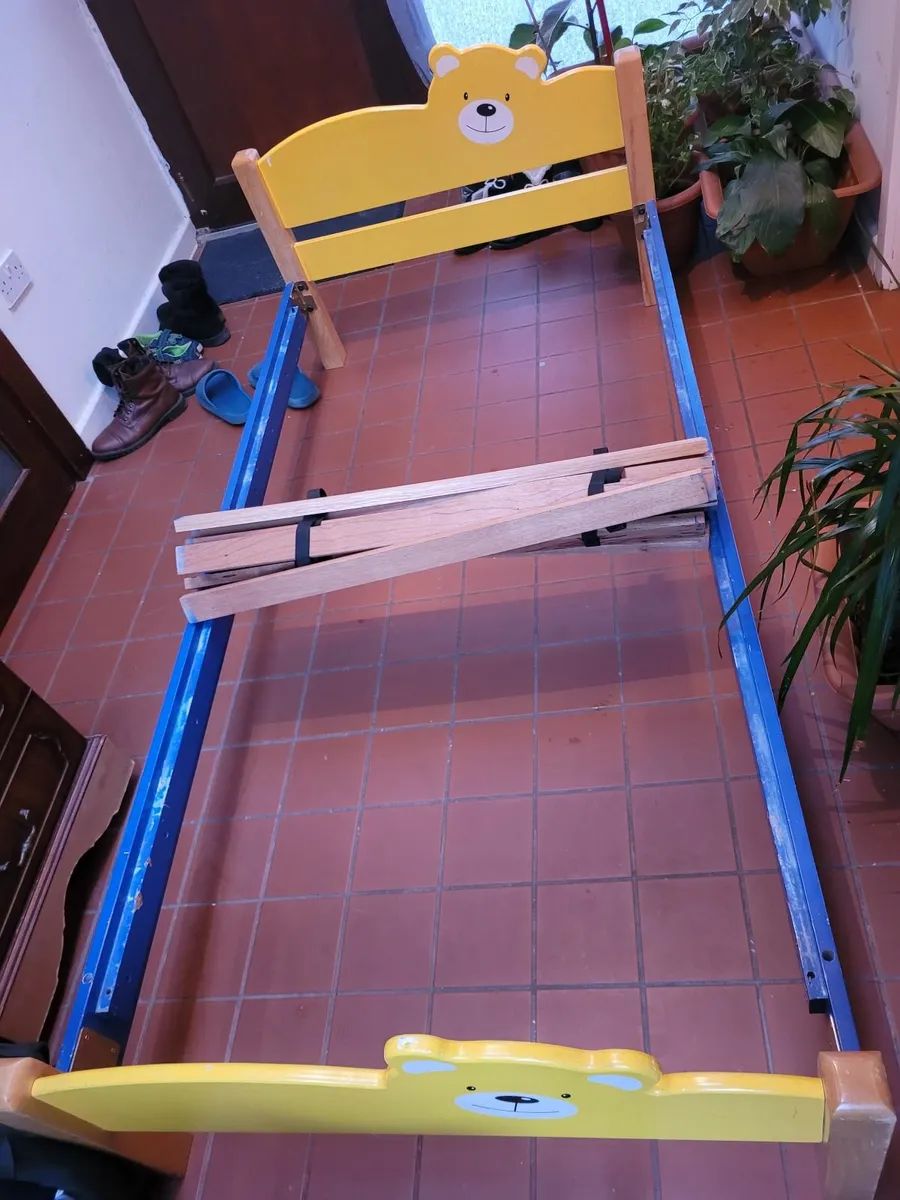 Bed - Image 1
