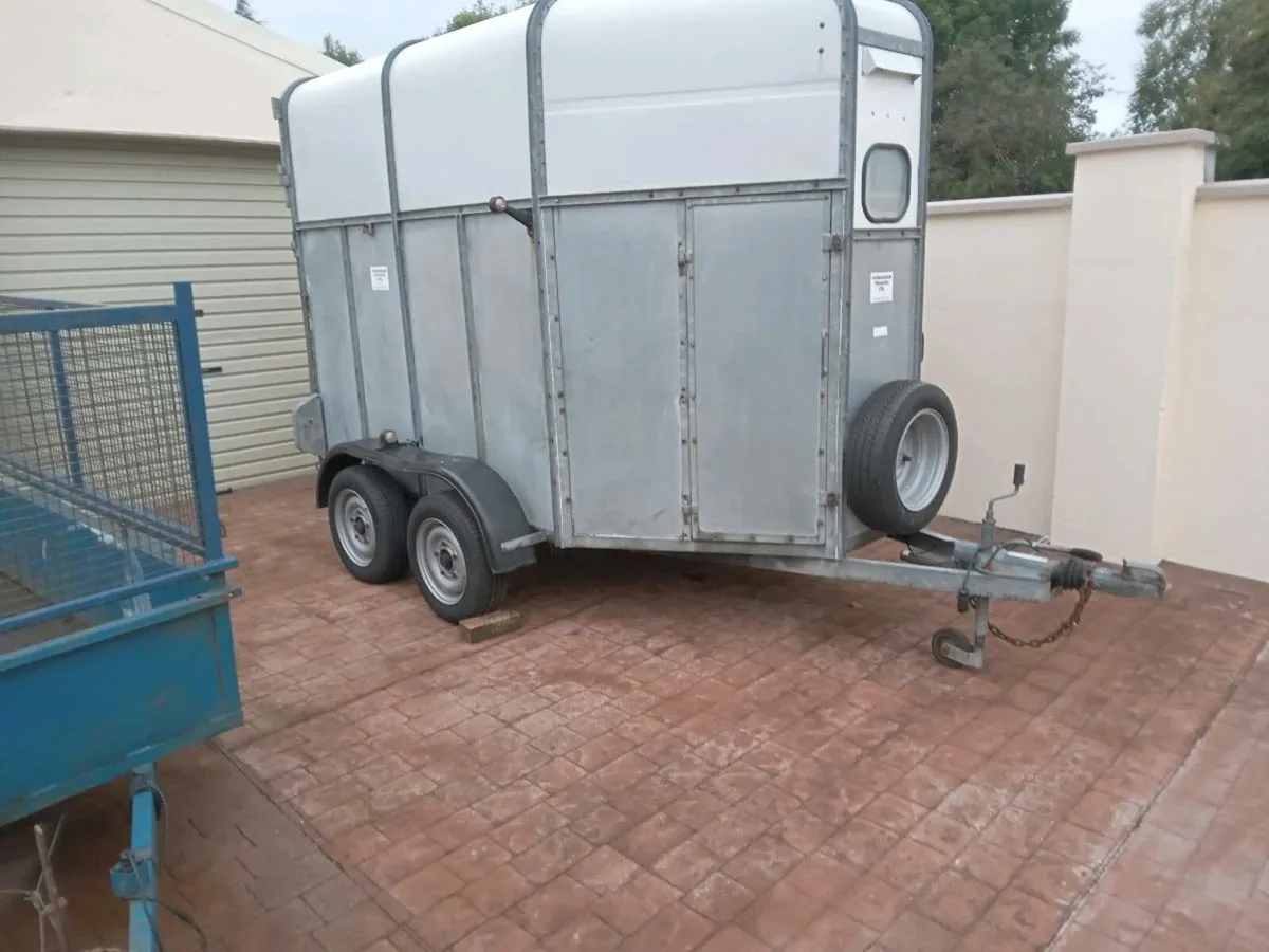 Monaghan horse box - Image 1